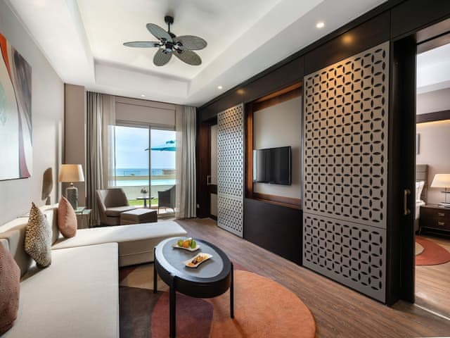 Swim Up Suite Pool Access