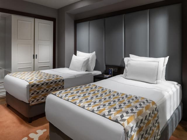 Duplex Swim Up Suite Pool Access