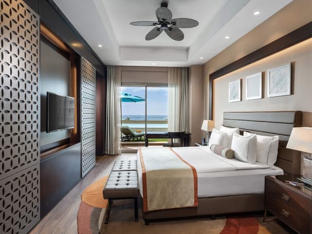 Swim Up Suite Pool Access