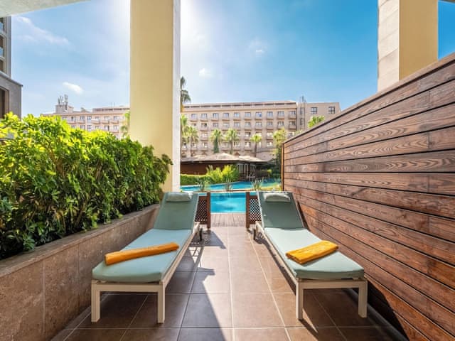 Swim Up Superior Room Pool Access