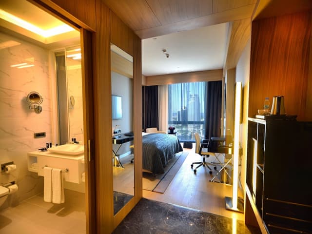 Deluxe Room, 1 King Bed, Partial Sea View