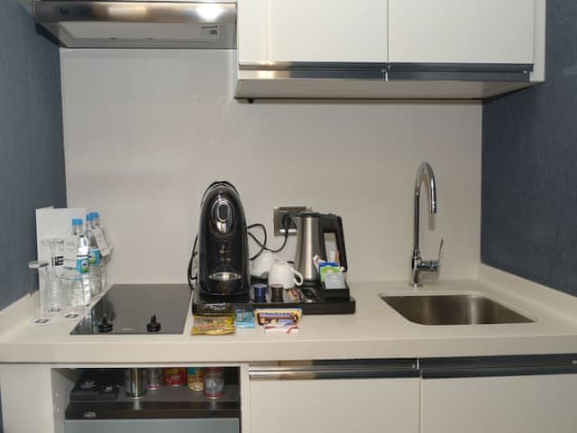 Senior Suite, 1 Bedroom, Kitchenette, City View