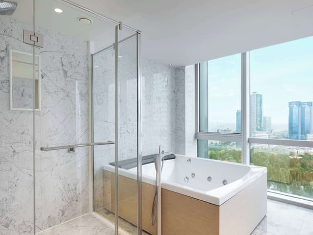 Suite, 1 King Bed, City View, Corner