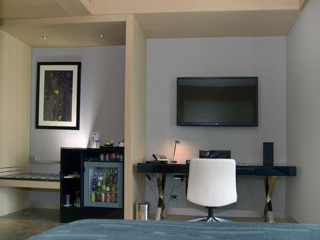 Deluxe Room, 1 King Bed, City View