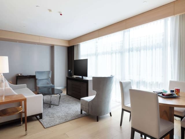 Suite, 1 Bedroom, Kitchenette, Partial Sea View (Tower)
