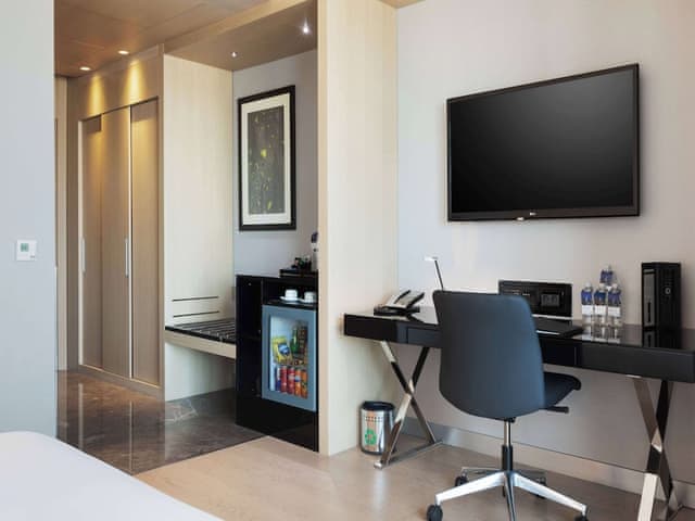 Deluxe Room, 1 King Bed, Accessible, City View