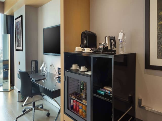 Executive Room, 1 King Bed, City View