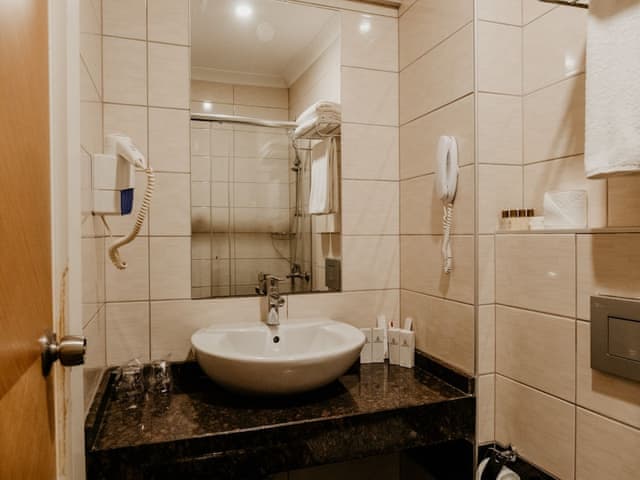 Standard Double Room, Bathtub