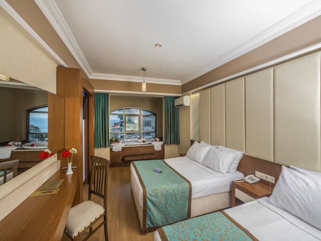 Standard Double Room, Bathtub