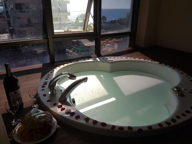 Standard Double Room, Bathtub