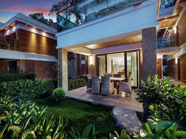 Lagoon Family Suite with One Bathroom