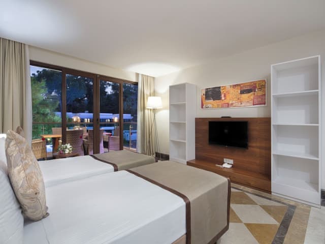 Lagoon Family Suite with One Bathroom