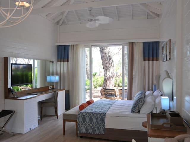 Cedar House, Lagoon View