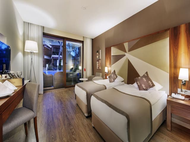 Lagoon Family Suite with One Bathroom