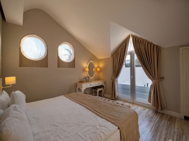 Deluxe Suite, Outdoor Jacuzzi with Roof Top