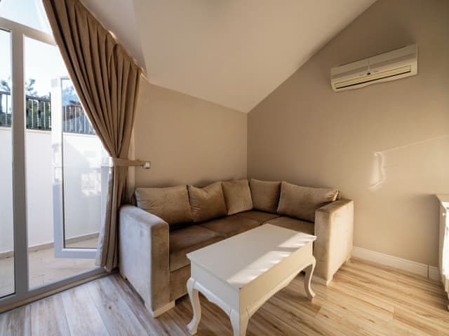 Deluxe Suite, Outdoor Jacuzzi with Roof Top