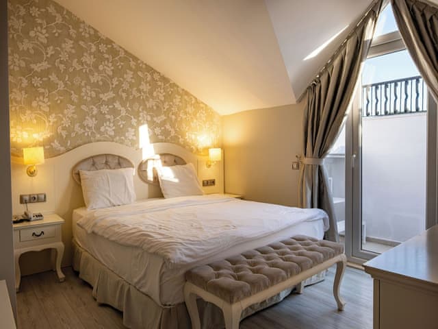 Deluxe Suite, Outdoor Jacuzzi with Roof Top
