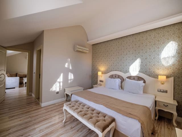 Deluxe Suite, Outdoor Jacuzzi with Roof Top