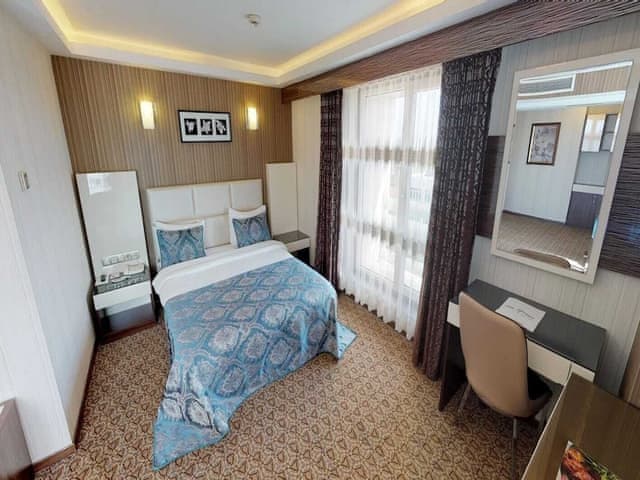 Deluxe Room, City View, Corner