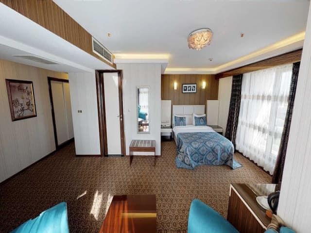 Deluxe Room, City View, Corner