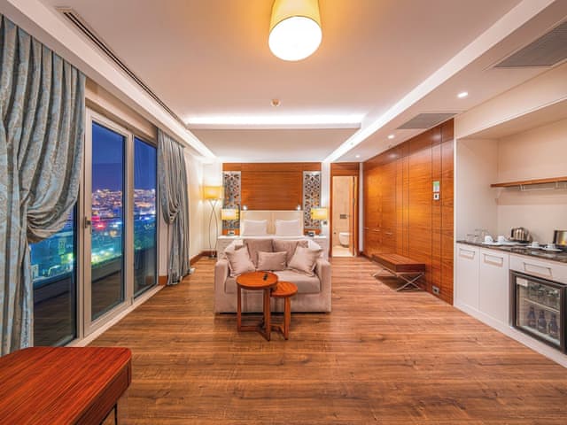 Suite, 1 King Bed, Smoking, Jetted Tub