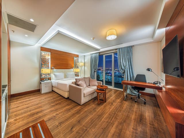 Suite, 1 King Bed, Smoking, Jetted Tub