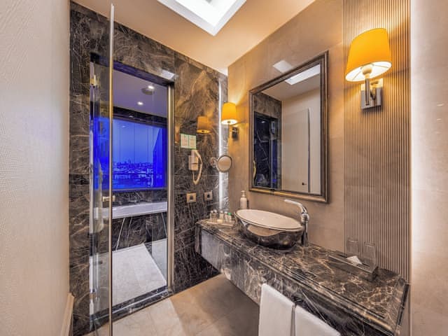 Suite, 1 King Bed, Smoking, Jetted Tub