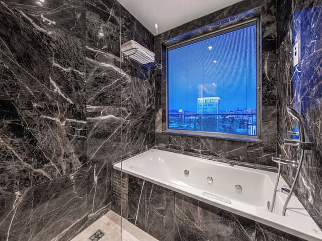 Suite, 1 King Bed, Smoking, Jetted Tub