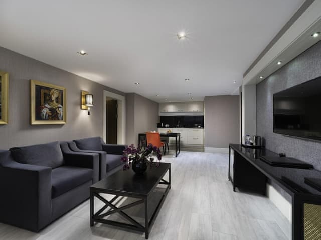 Presidential Room, Multiple Beds, City View