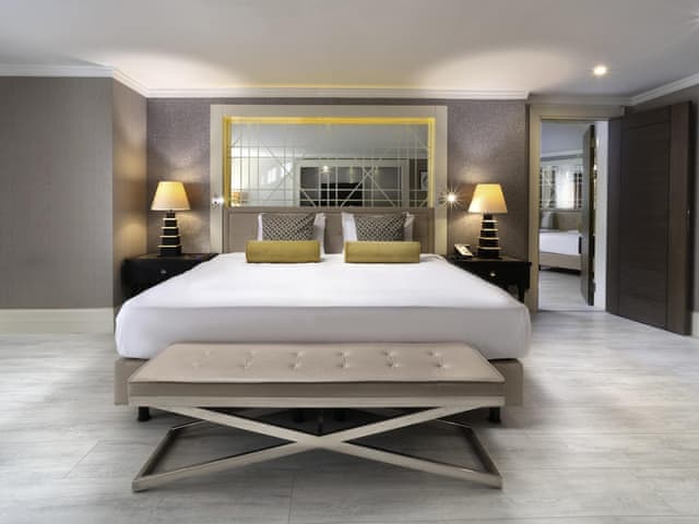 Deluxe Suite, Multiple Beds, City View (Family)