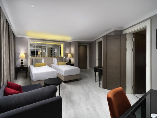 Deluxe Suite, Multiple Beds, City View (Family)