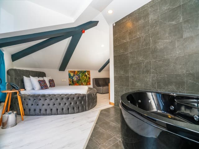 Romantic Suite with Jacuzzi and Terrace