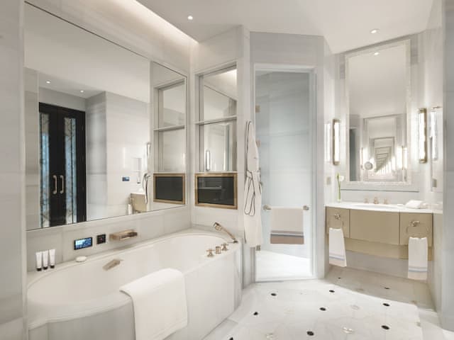 Deluxe Suite With Garden, 1 King Bed with Sofa Bed