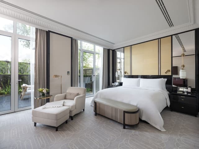 Deluxe Suite With Garden, 1 King Bed with Sofa Bed