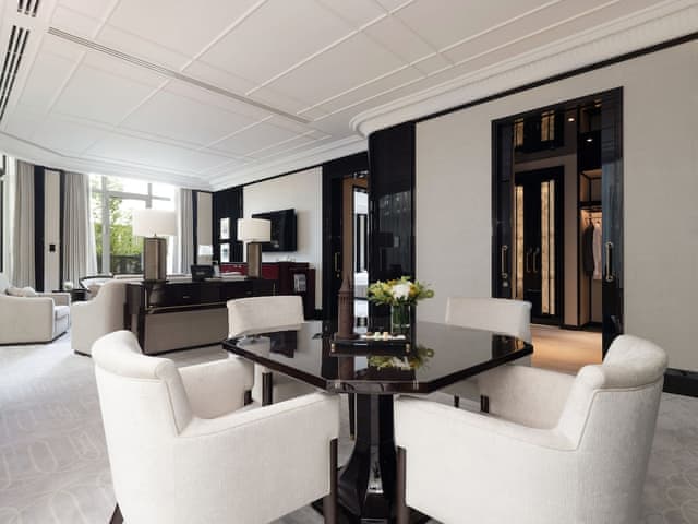 Deluxe Suite With Garden, 1 King Bed with Sofa Bed