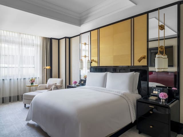 Executive Suite, 1 King Bed with Sofa bed