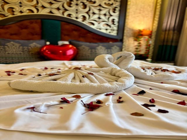 Deluxe Tek Buyuk Yatakli Jakuzili