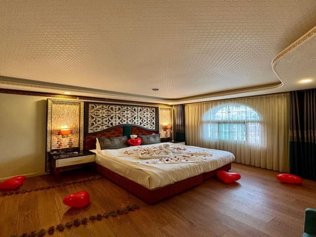 Deluxe Tek Buyuk Yatakli Jakuzili