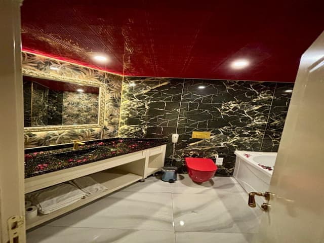 Deluxe Tek Buyuk Yatakli Jakuzili