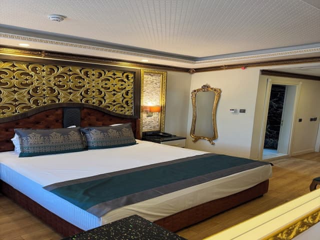 Deluxe Tek Buyuk Yatakli