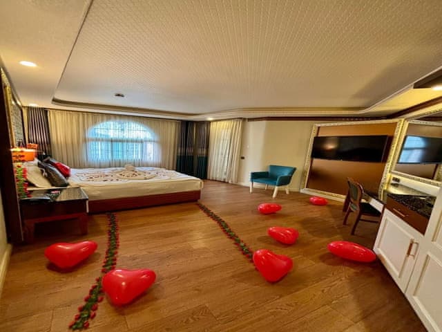 Deluxe Tek Buyuk Yatakli Jakuzili