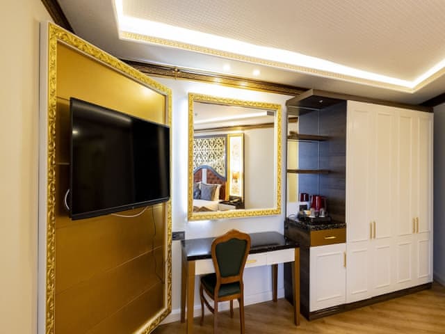 Deluxe Tek Buyuk Yatakli