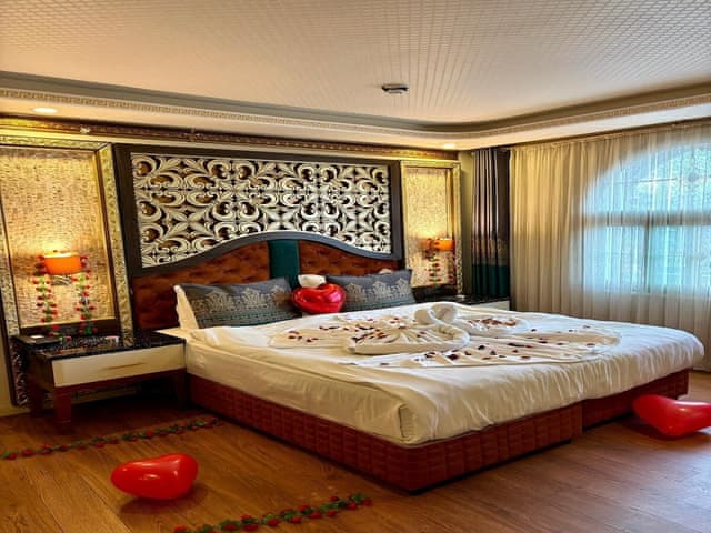 Deluxe Tek Buyuk Yatakli Jakuzili