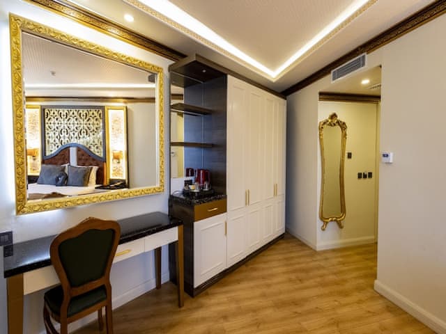 Deluxe Tek Buyuk Yatakli