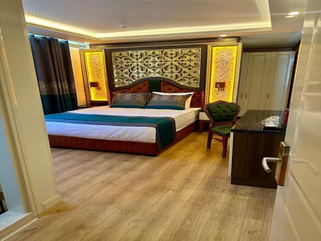 Deluxe Tek Buyuk Yatakli Jakuzili