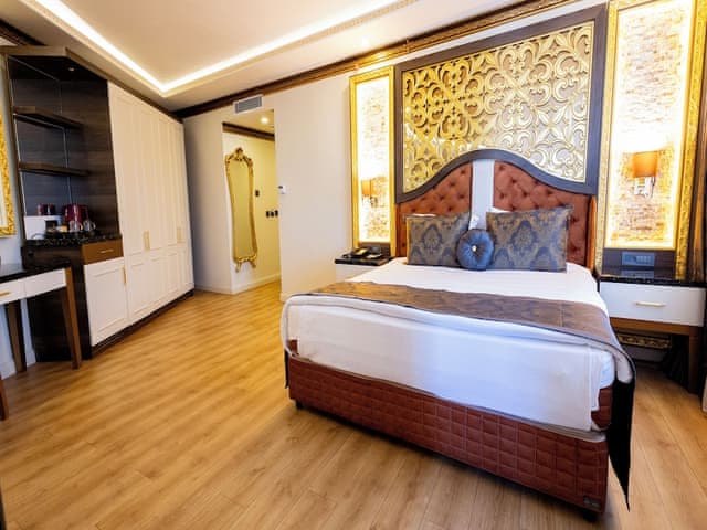 Deluxe Tek Buyuk Yatakli