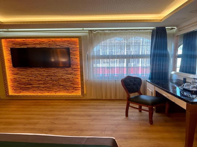 Deluxe Tek Buyuk Yatakli Jakuzili