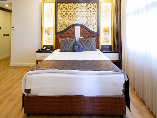 Deluxe Tek Buyuk Yatakli