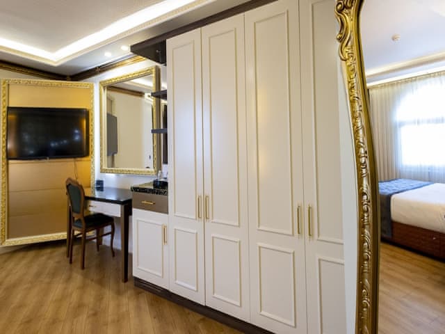 Deluxe Tek Buyuk Yatakli