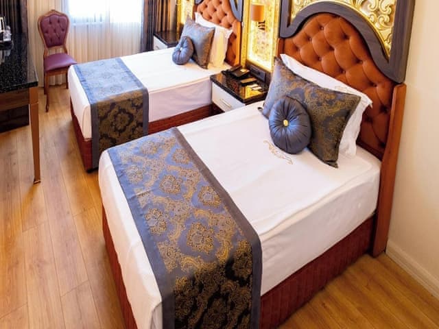 Deluxe iki Ayri Yatakli Oda